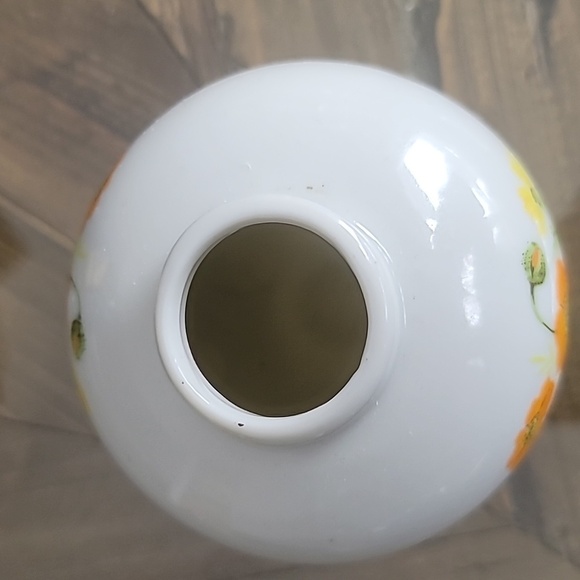 JAPANESE floral vase orange yellow and green on white - Picture 4 of 4